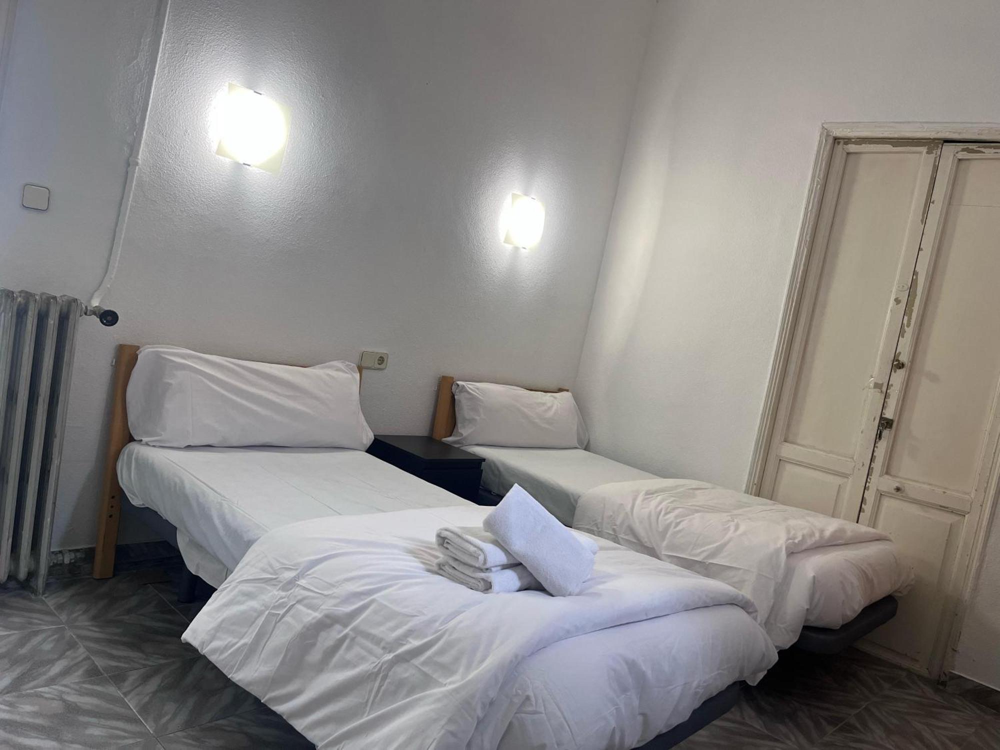 Hostal Alonso No Limit Madrid — Photos 2