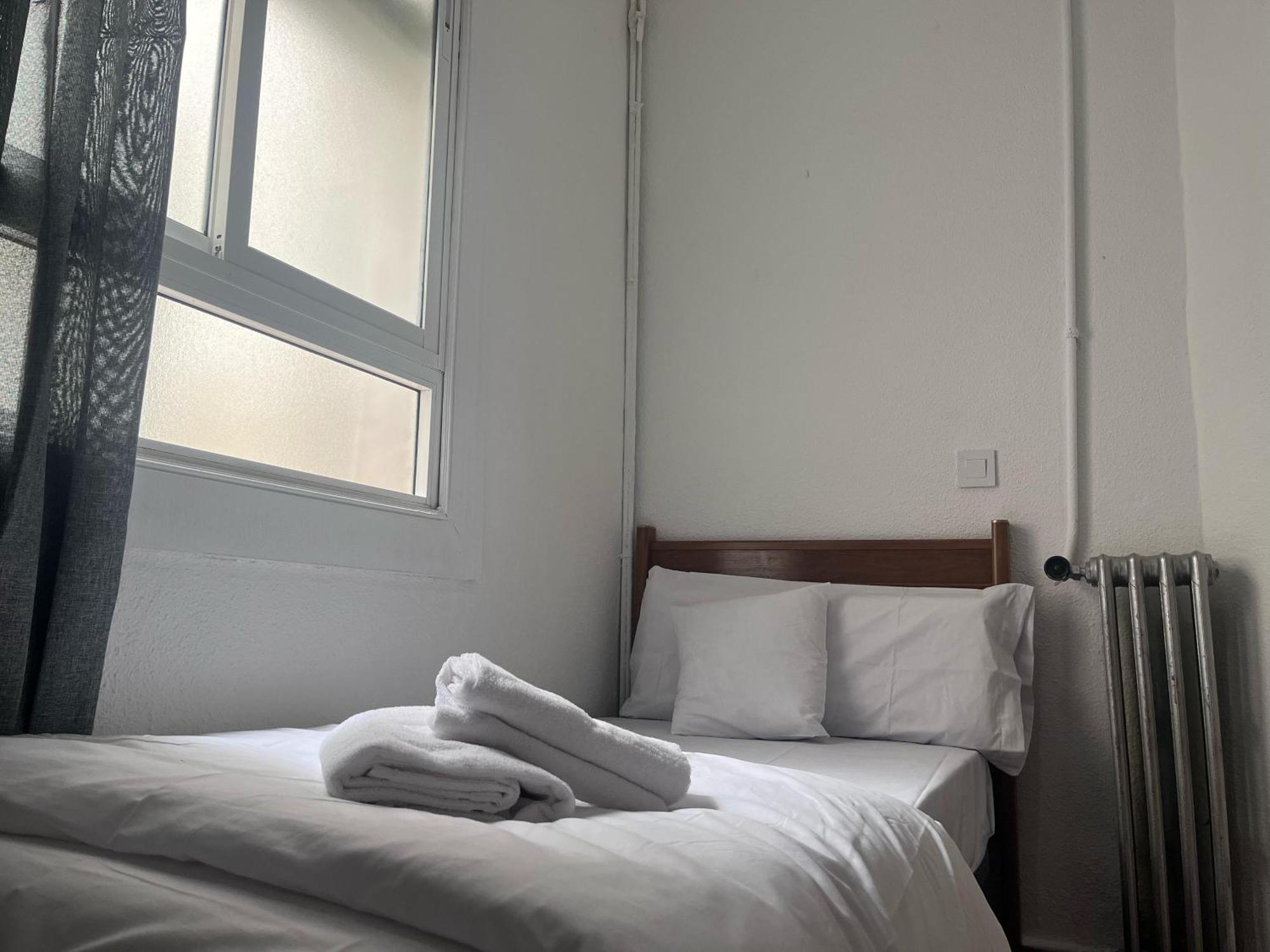 Hostal Alonso No Limit Madrid — Photos 1